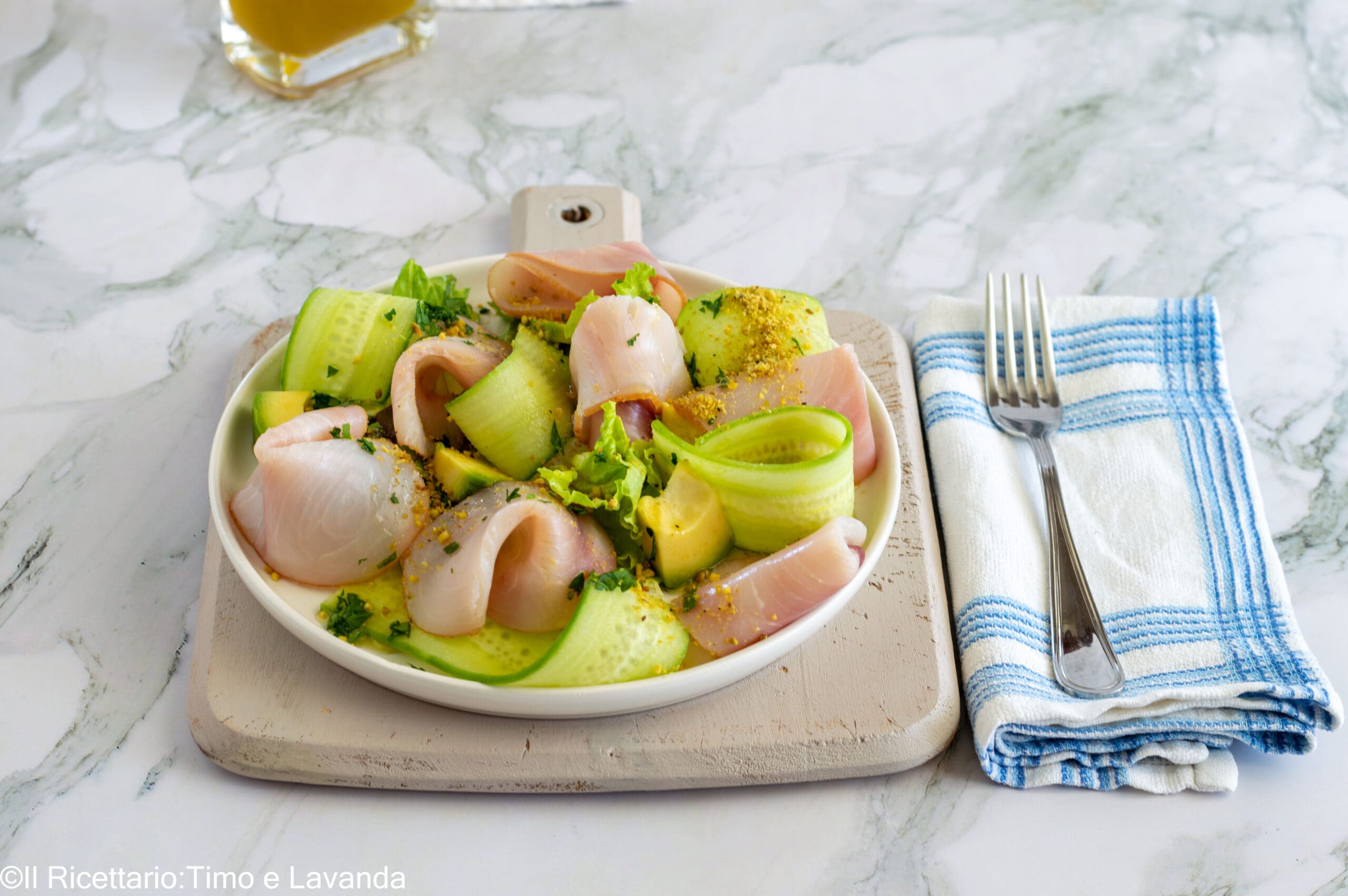 Carpaccio van zwaardvis met komkommers