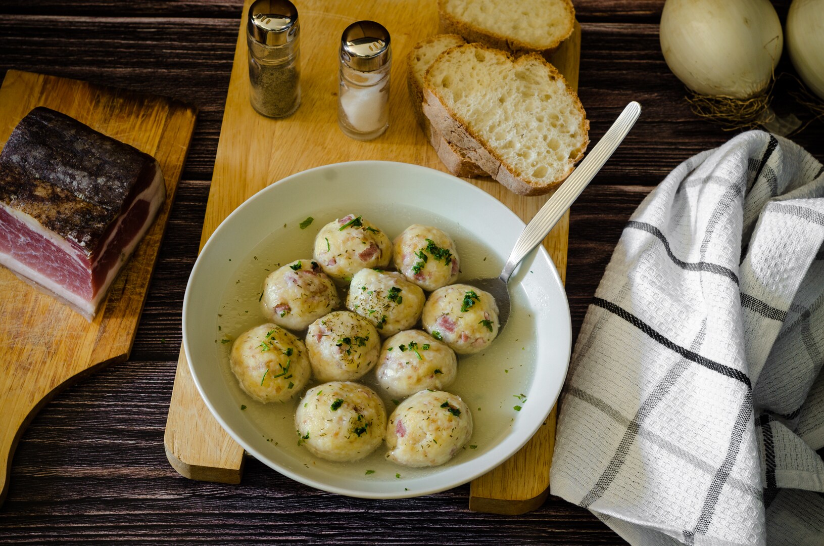 Canederli met speck in bouillon
