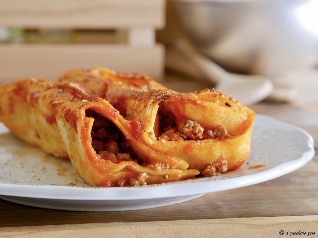 Cannelloni gevuld met vlees met kant-en-klare lasagnebladen