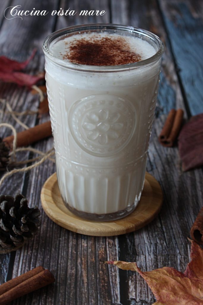 Chai latte Keuken met uitzicht op zee