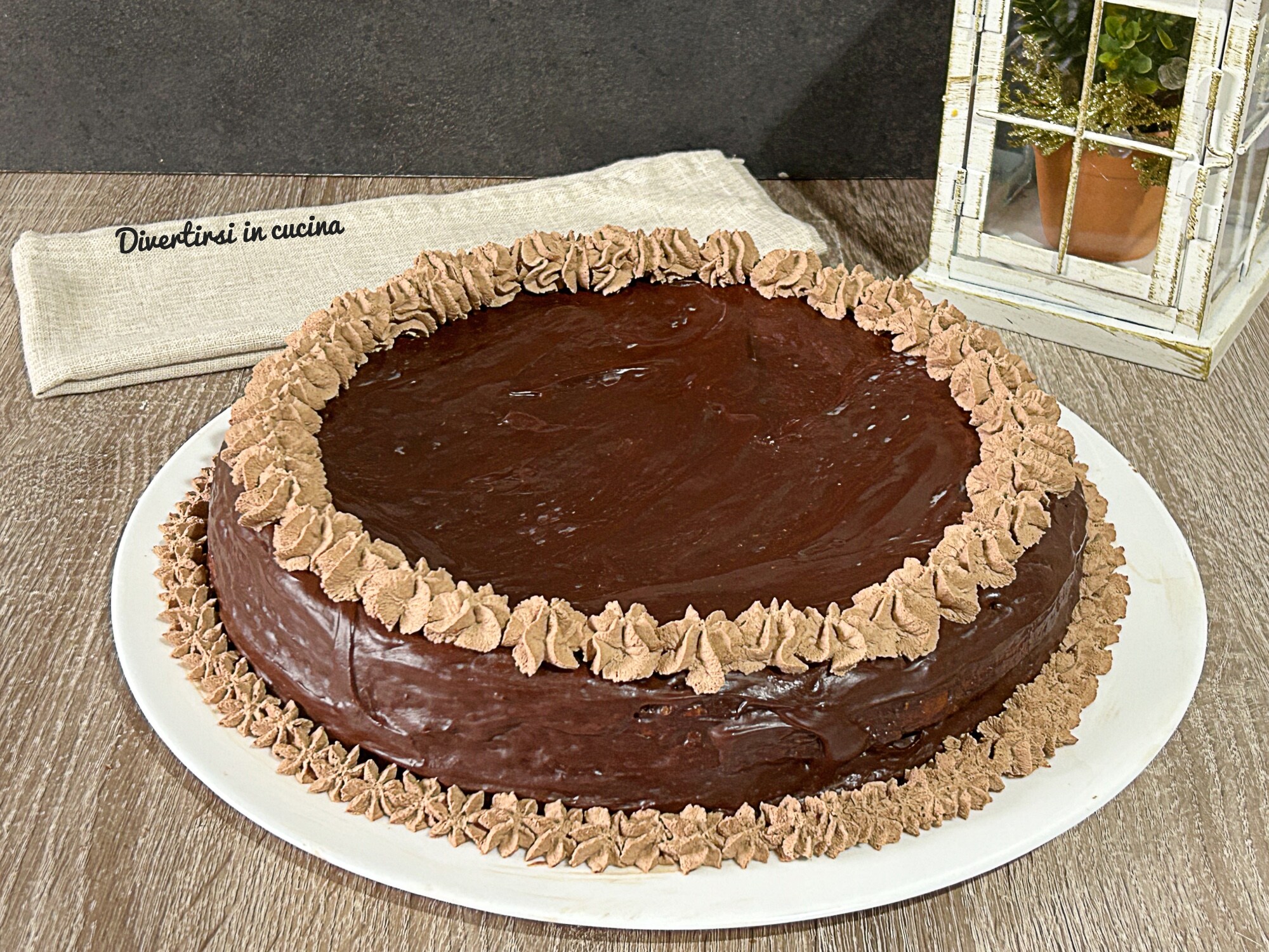 Chocoladetaart met abrikozenjam