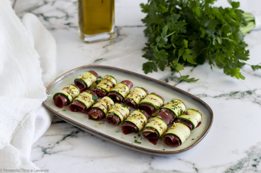 Courgetterolletjes met bresaola