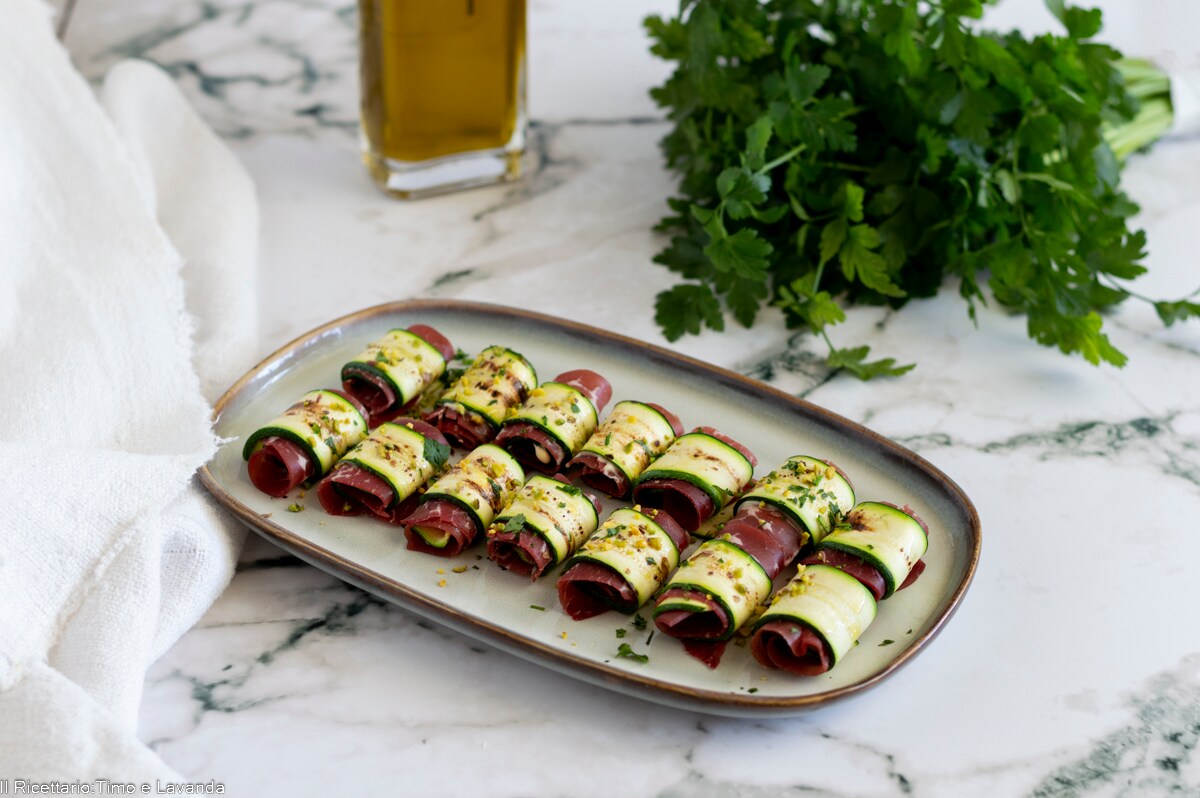 Courgetterolletjes met bresaola