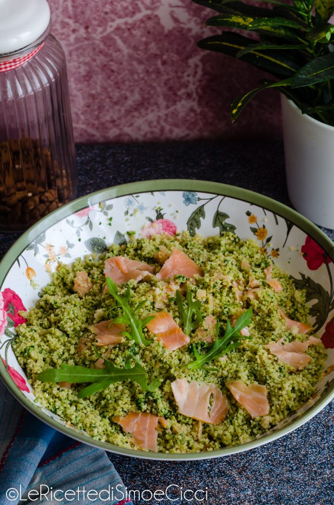 Koude couscous met zalm en rucolapesto