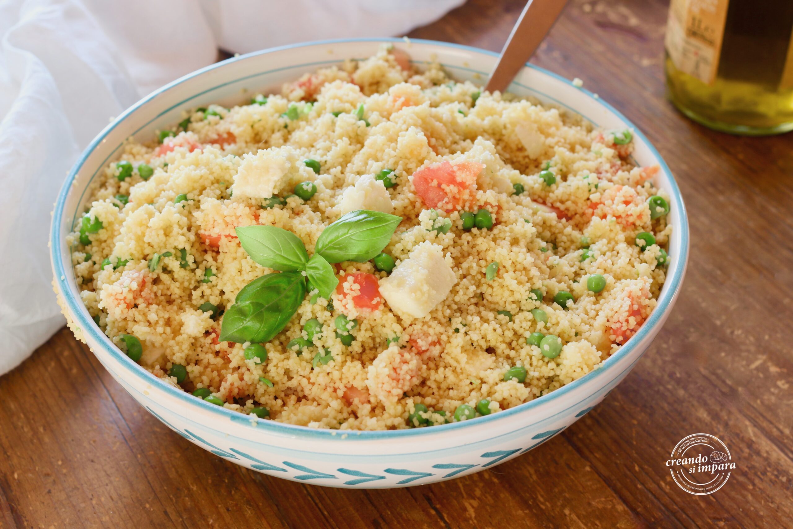 Couscous salade met tomaat, erwten en mozzarella