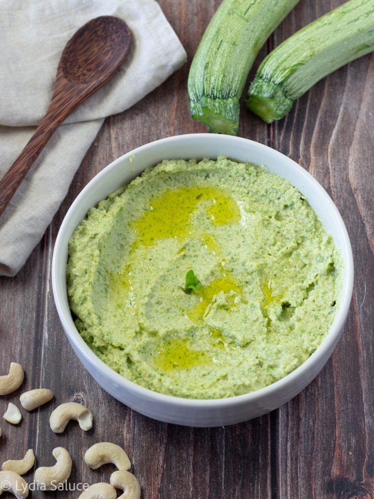 Courgette- en baslicumcrème