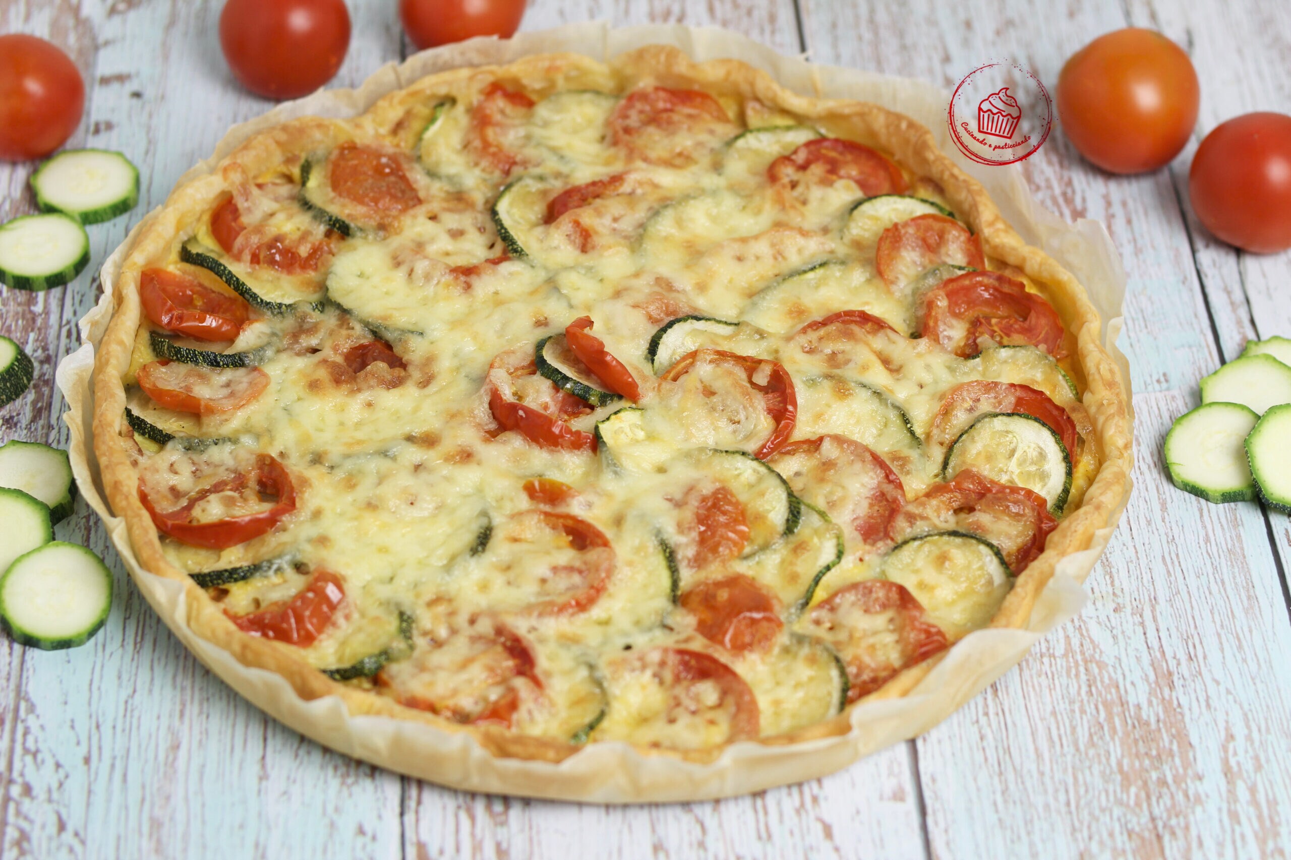 Hartige taart met courgette en tomaten