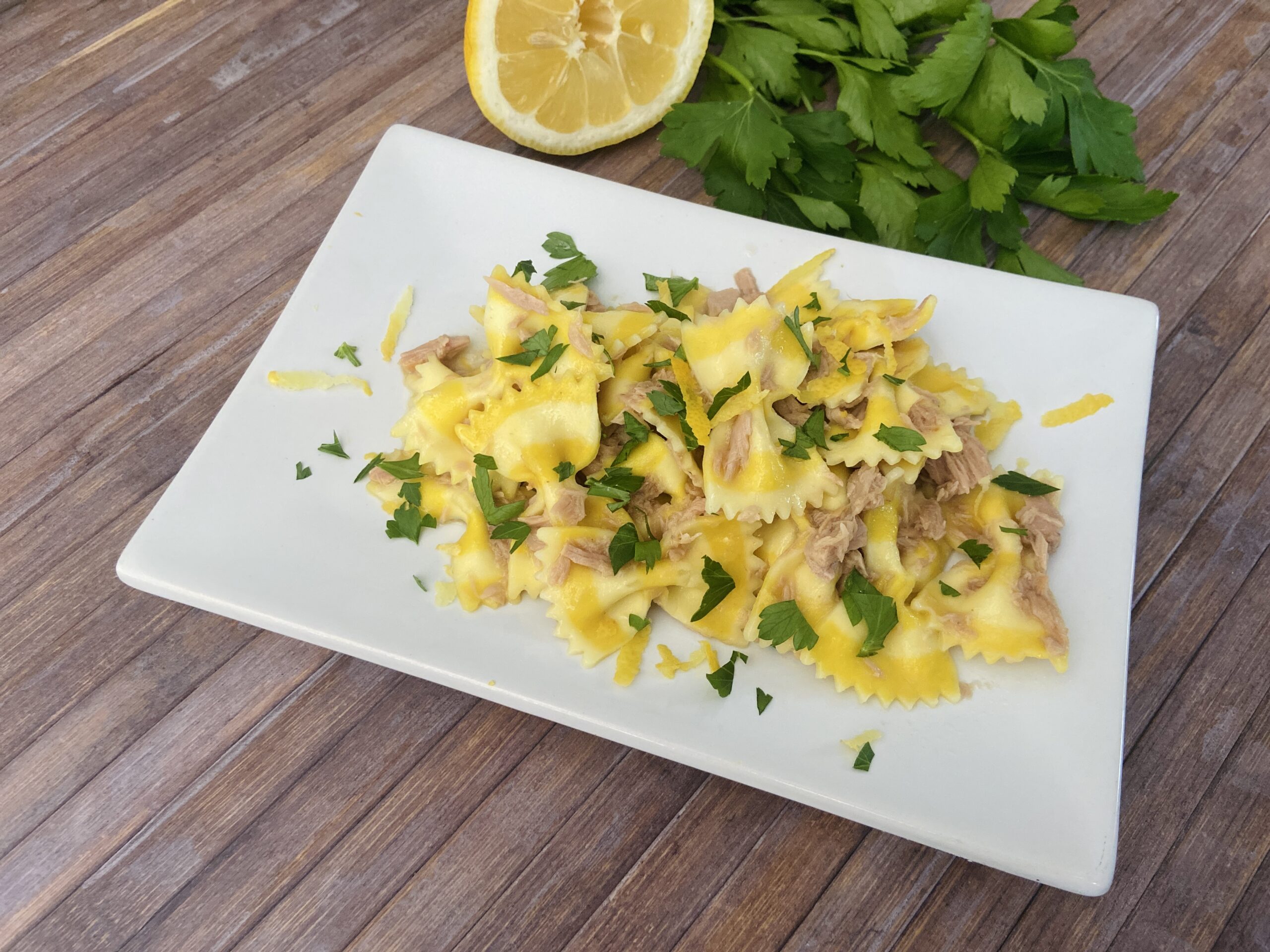Farfalle met tonijn en citroen
