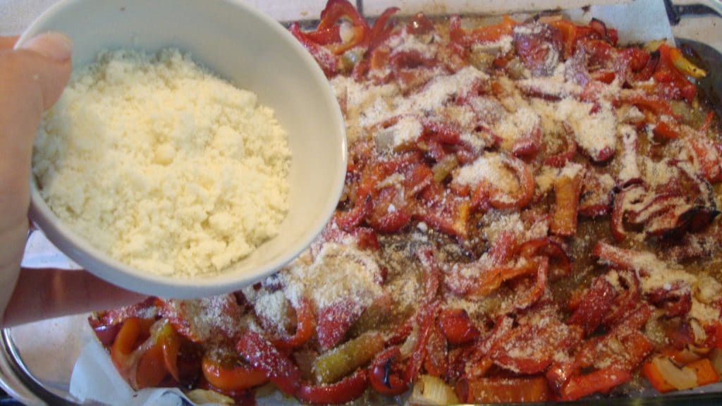 Peperoni met zand en jonge kaas