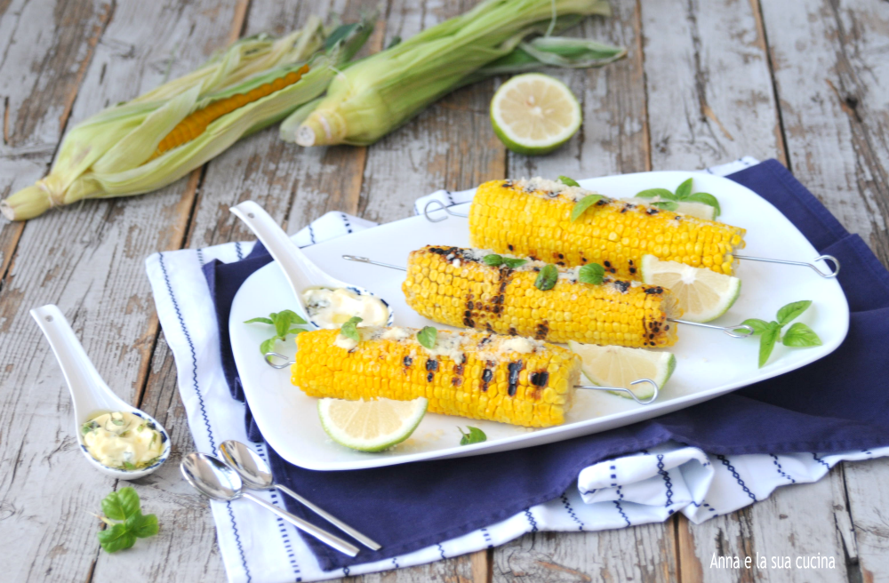 Gegrilde maïskolven met Parmezaanse kaas