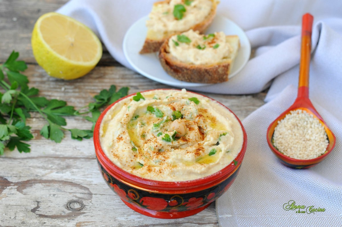 Hummus van kikkererwten met paprika