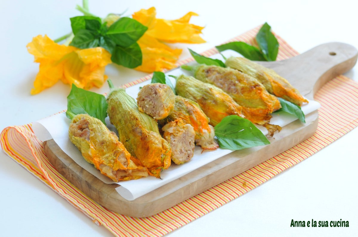 Courgettebloemen met gehaktmengsel