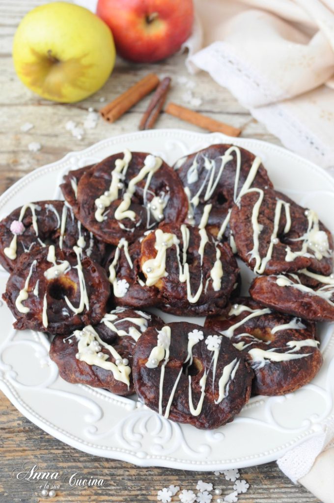 Appelschijfjes met cacao- en chocoladedeeg