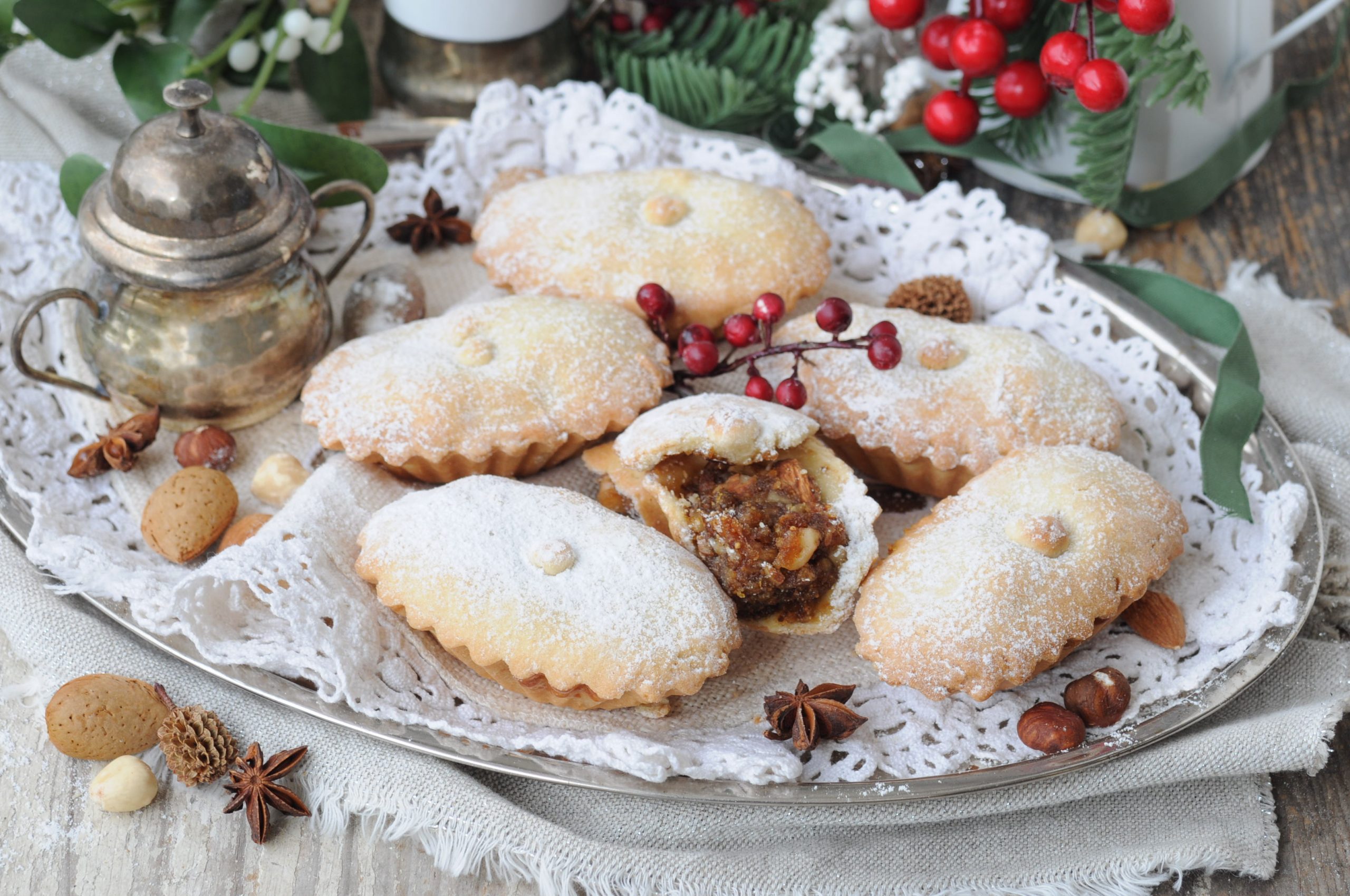 Bocconotti met gedroogd fruit op Calabrese wijze