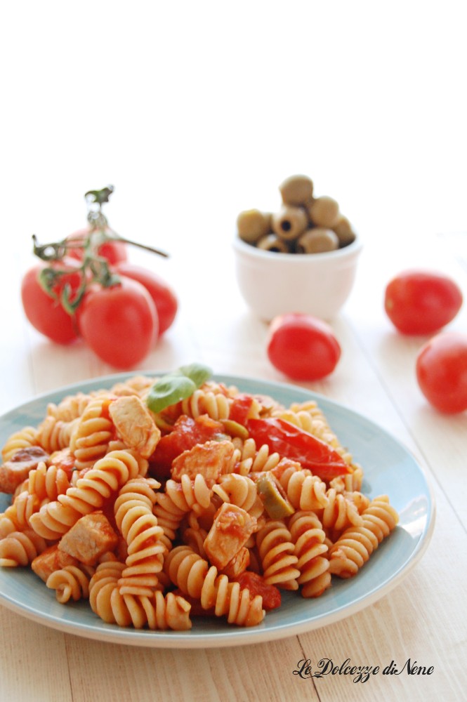 pasta met zwaardvis en kersen-tomaten