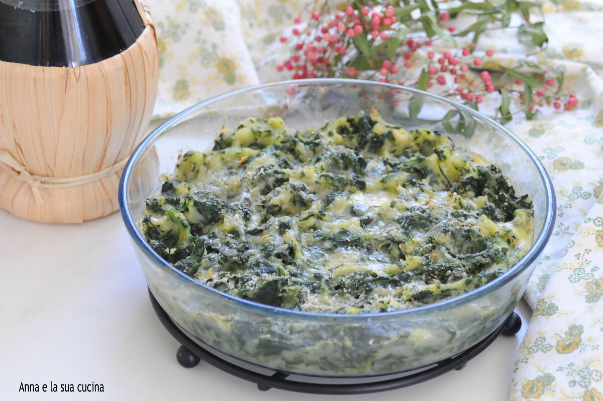 Stoofschotel van spinazie en aardappelen