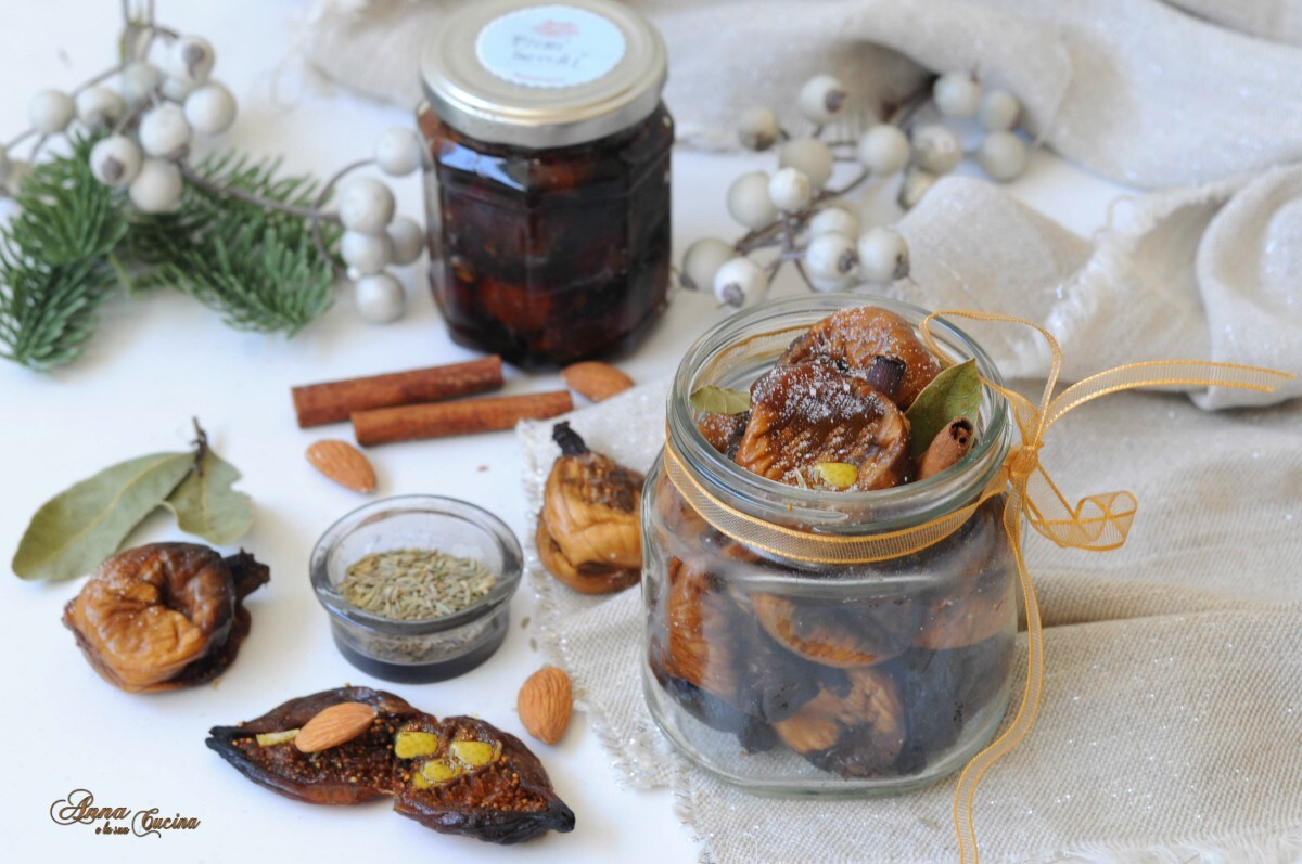 Gedroogde vijgen gevuld met amandelen en aroma’s