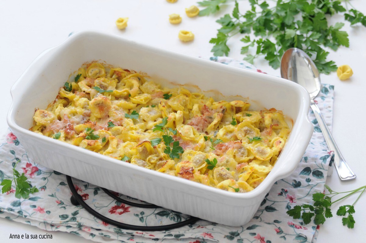 Tortellini uit de oven met ham en kazen