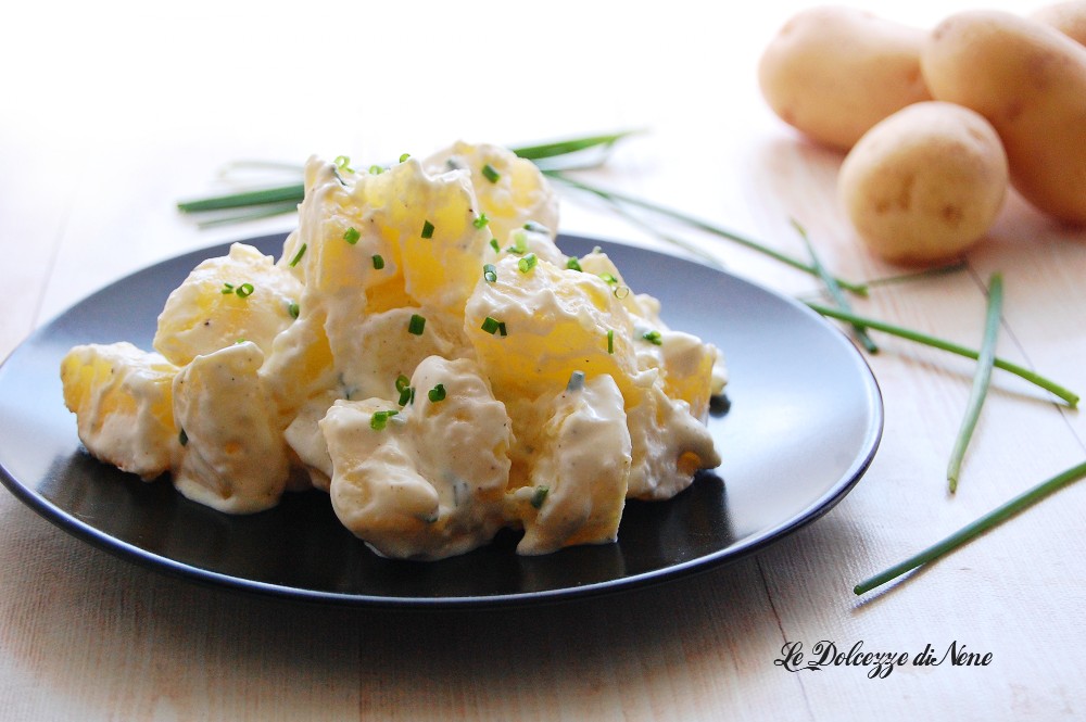 AARDAPPELSALADE MET GRIEKSE YOGHURTSAUS