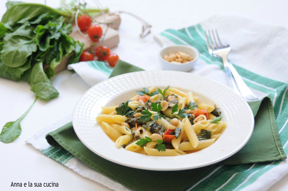 Romige penne met snijbiet en cherrytomaatjes
