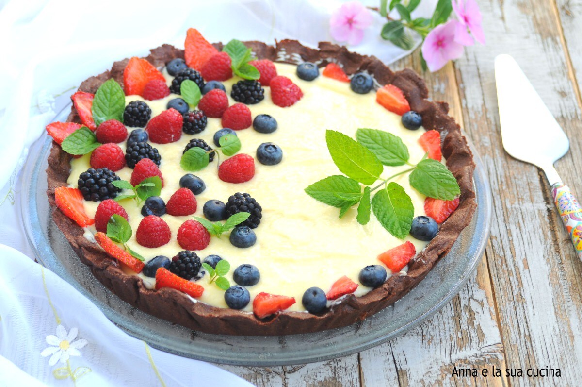 Cacaotaart met diplomatiecrème en fruit