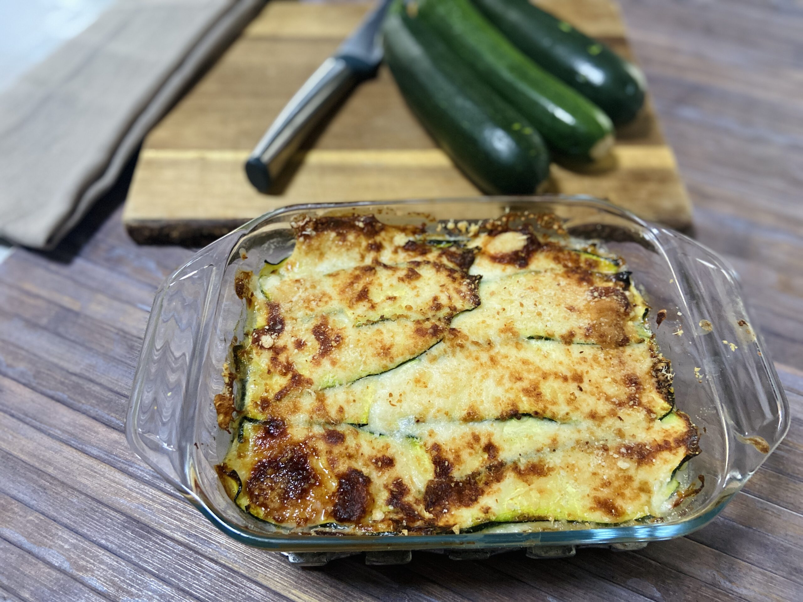 Witte courgettes parmigiana