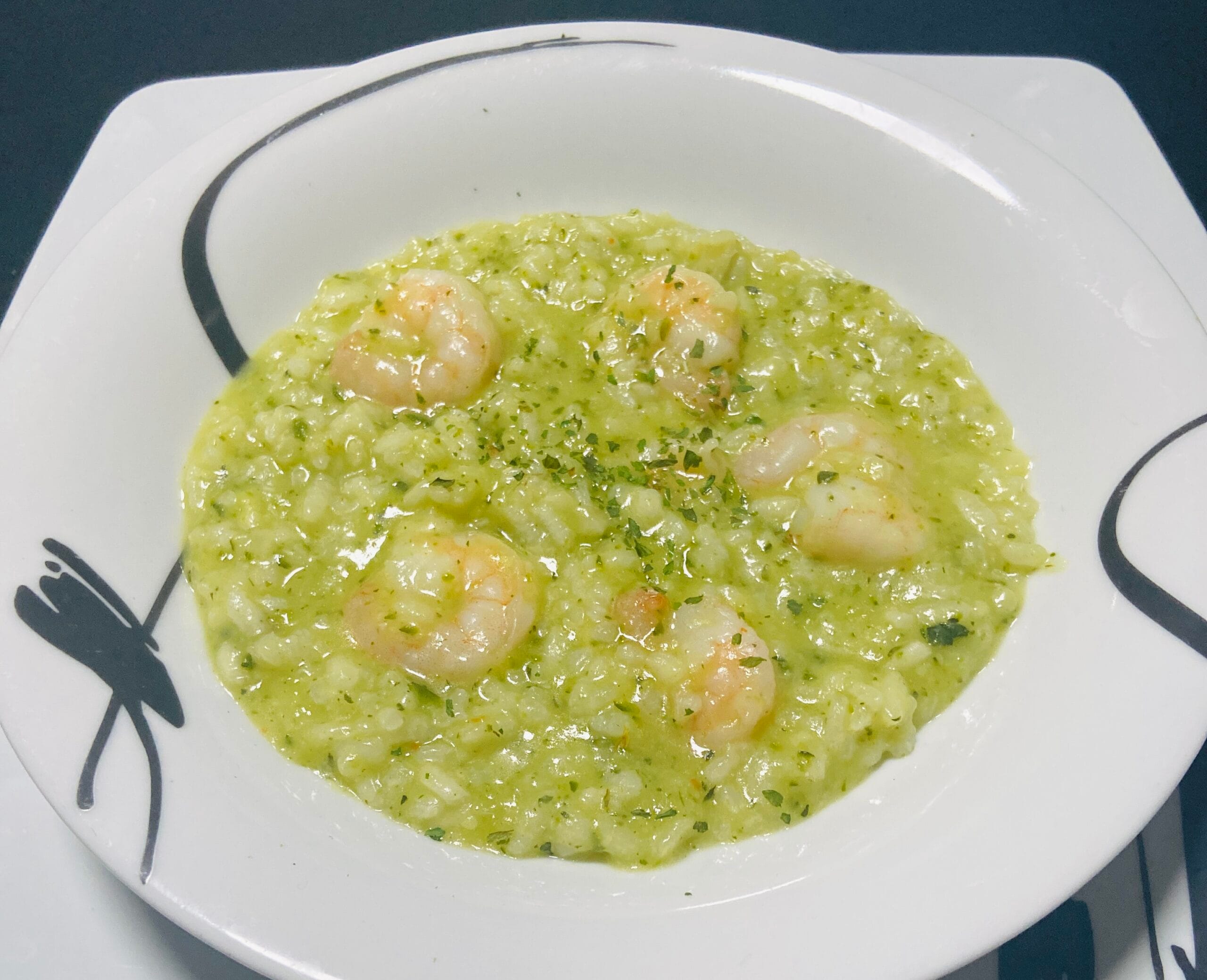 Rijstsoep met courgette en garnalen