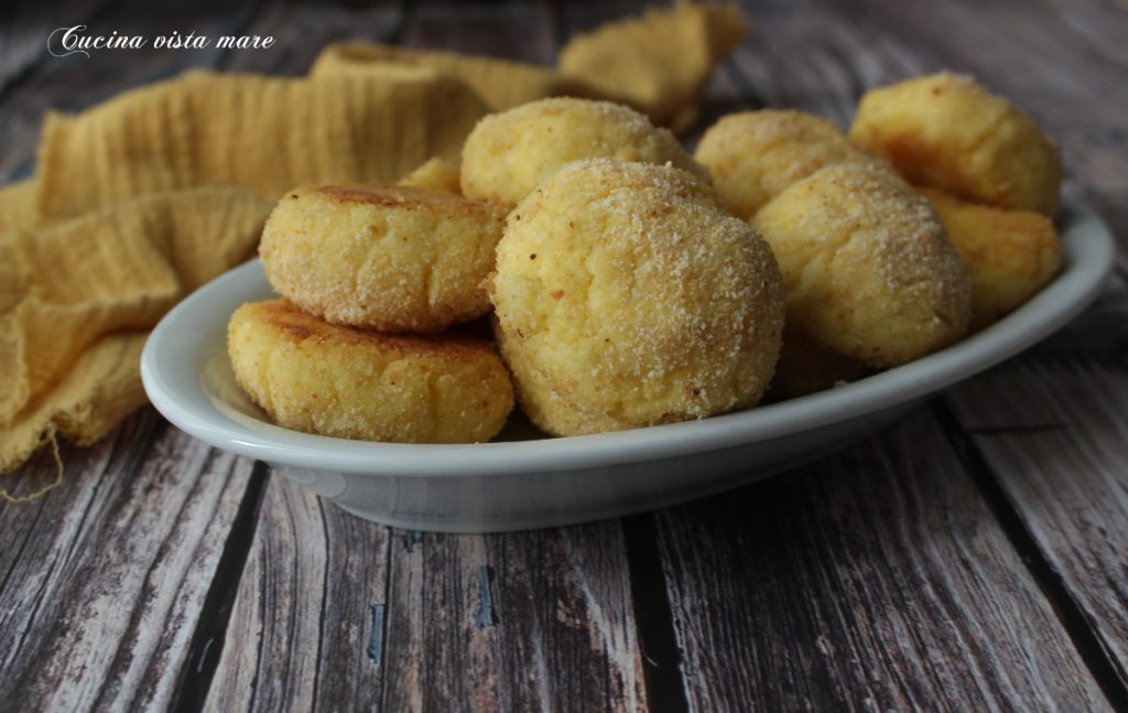 Eenvoudige aardappel- en ricottaballetjes Keuken uitzicht op zee