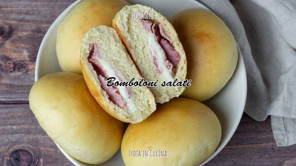 Hartige bomboloni gebakken in de oven