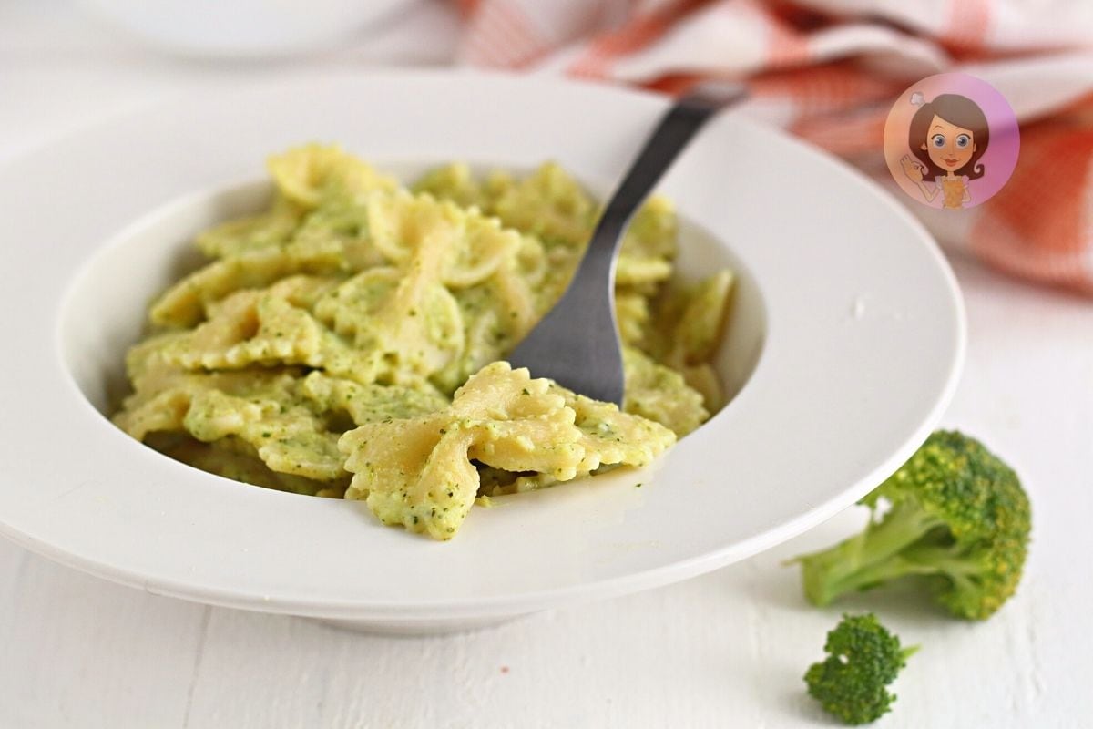 FARFALLE MET BROCCOLIPESTO OOK MET DE THERMOMIX