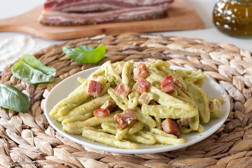 FUSILLI MET PISTACHEPESTO EN SPEKJES