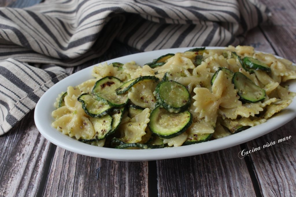 Farfalle met pistachepesto Cucina vista mare