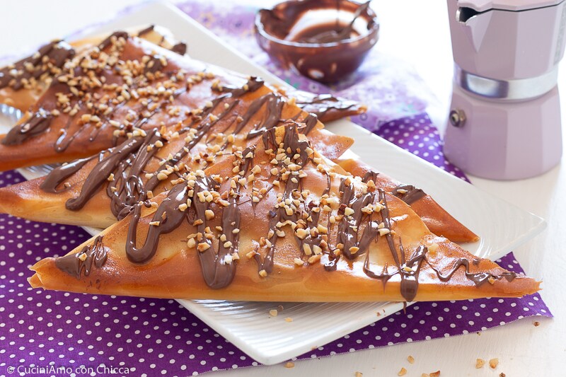 Filo-deeg driehoeken met Nutella