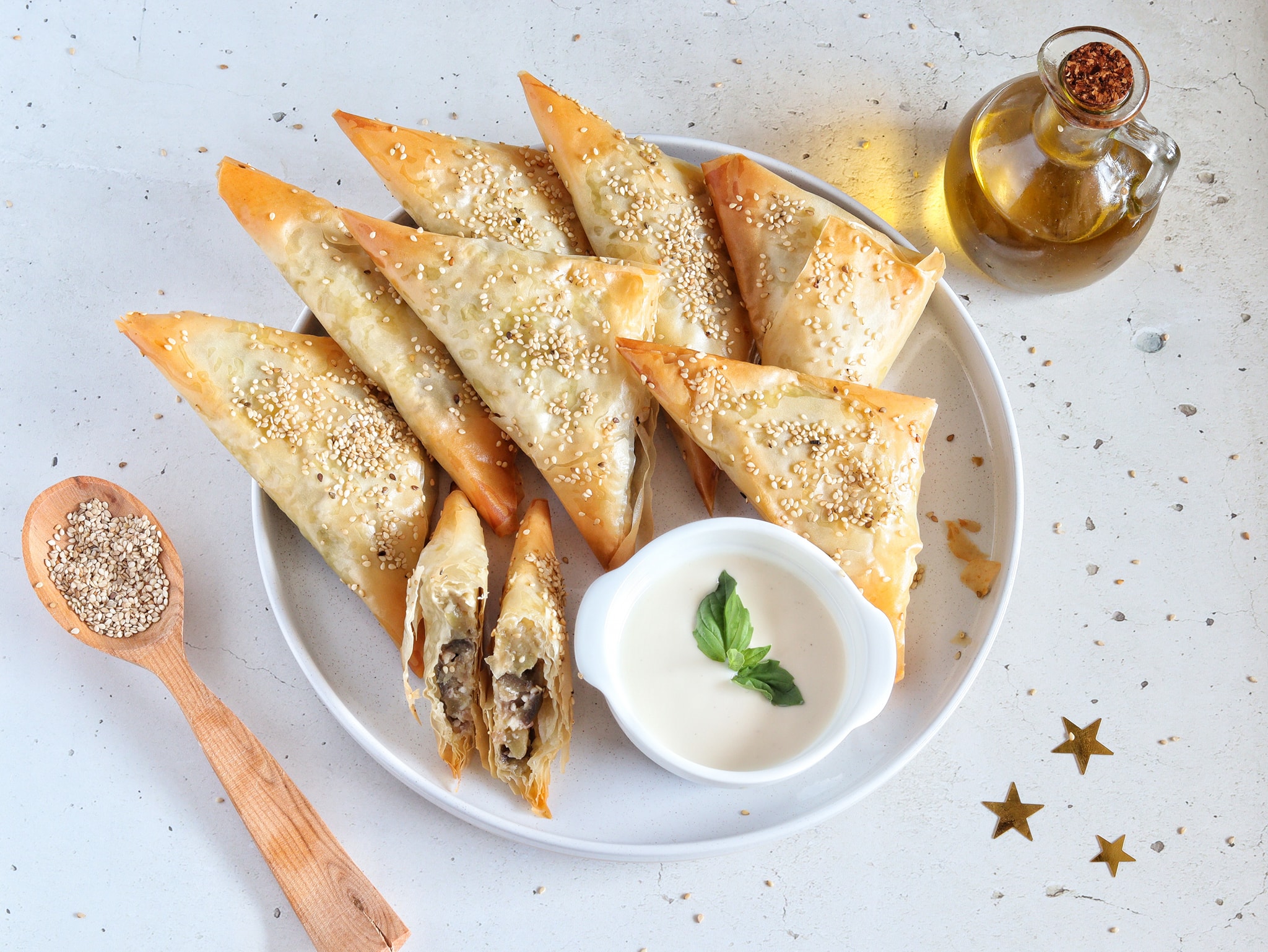 Filodeegdriehoeken met aubergine en feta