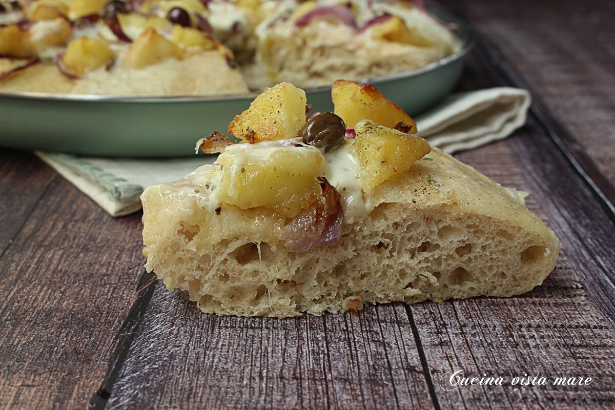 Focaccia met geroosterde aardappelen en stracchino