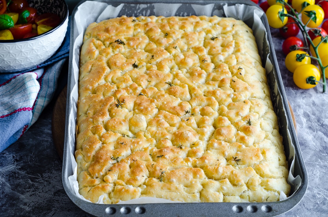 Focaccia zonder kneden met hoge hydratatie, zacht en heel gemakkelijk te bereiden!
