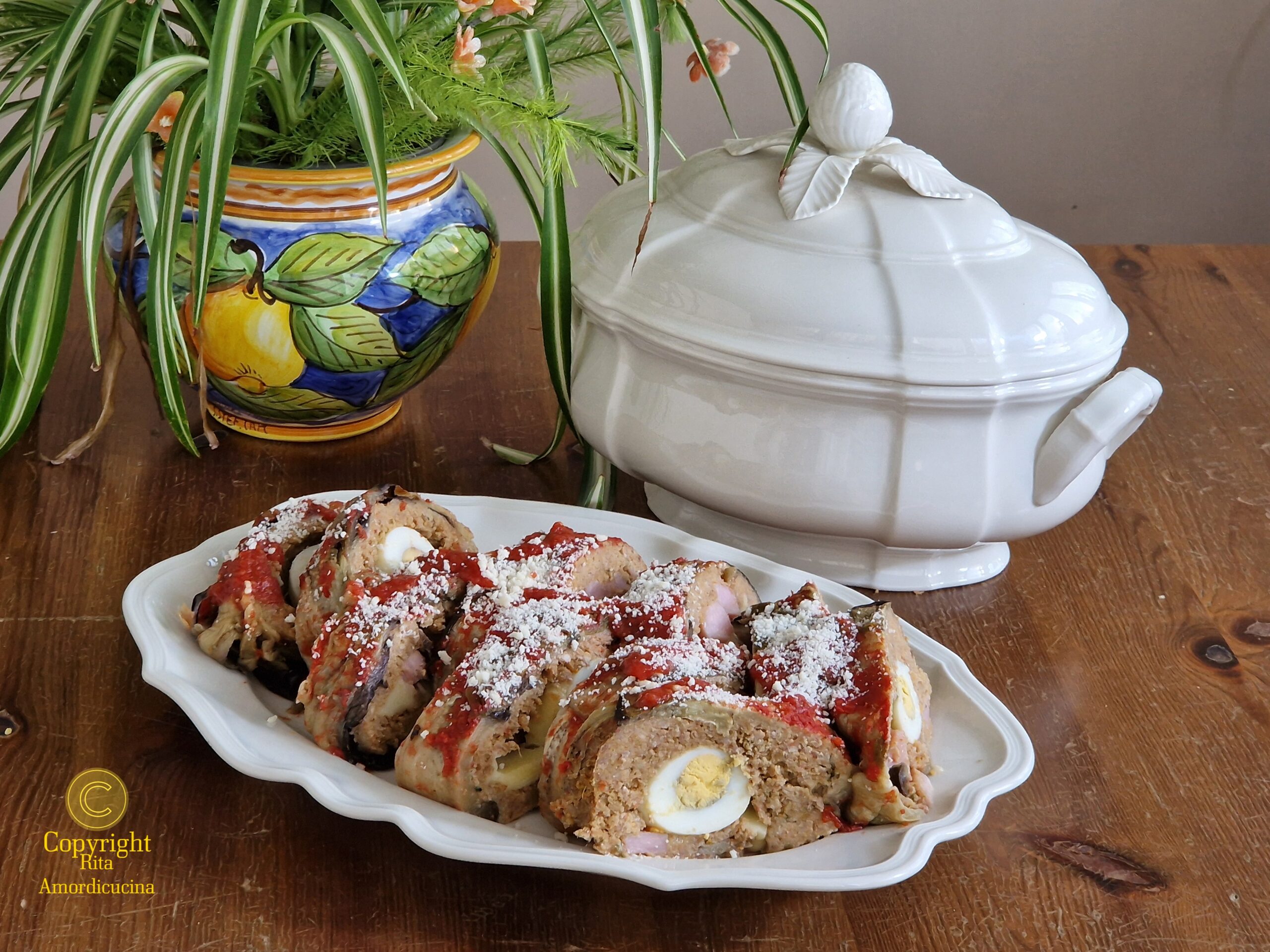 De gehaktbrood met vlees en aubergines