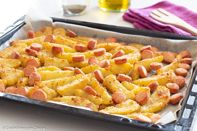 GEZANDSTRAALDE AARDAPPELEN MET WORSTJES