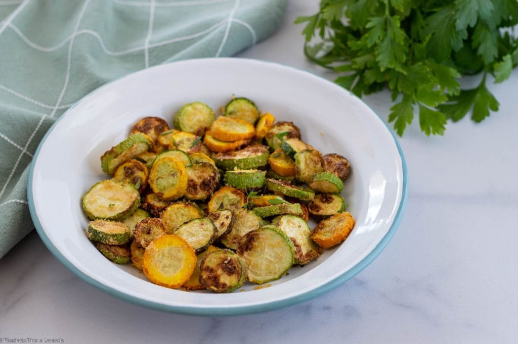 Gegratineerde courgettes in een airfryer