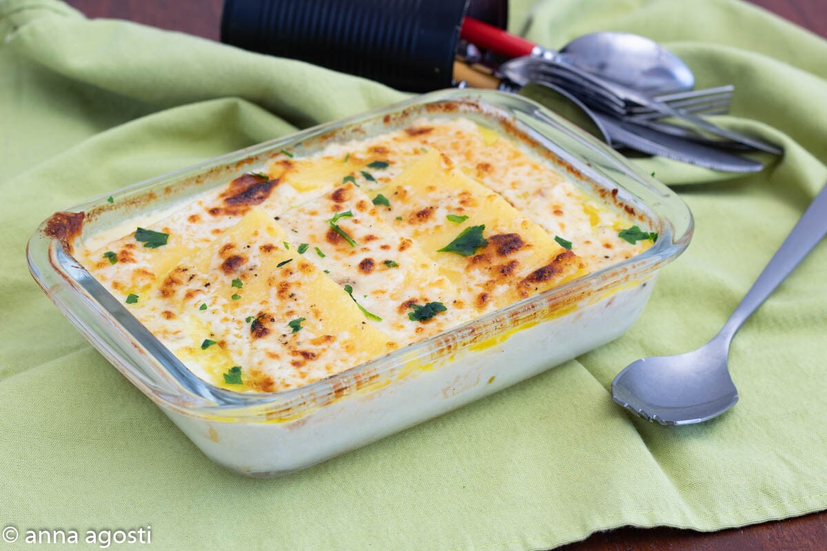 GEGRATINEERDE POLENTA MET KAAS