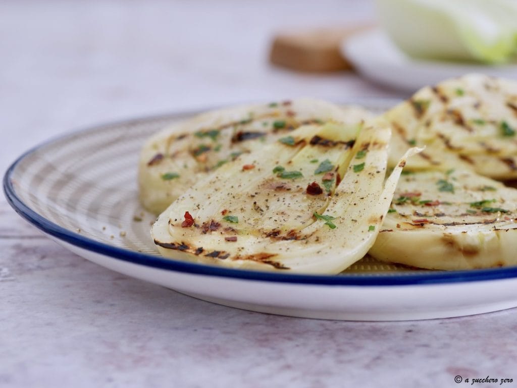 Gegrilde venkel lichte en smakelijke bijgerecht