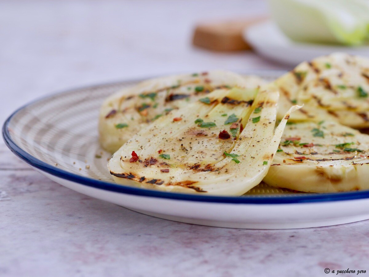 Gegrilde venkel lichte en smakelijke bijgerecht