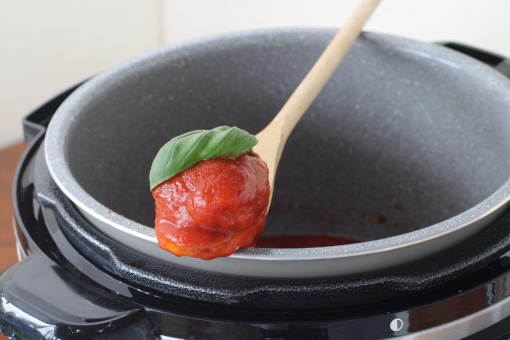 Gehaktballen in tomatensaus in de multicooker