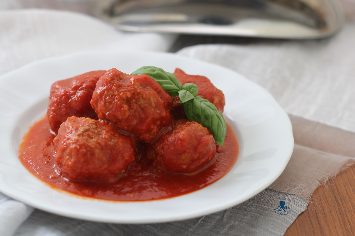 Gehaktballetjes in tomatensaus in de snelkookpan, eenvoudig en snel recept