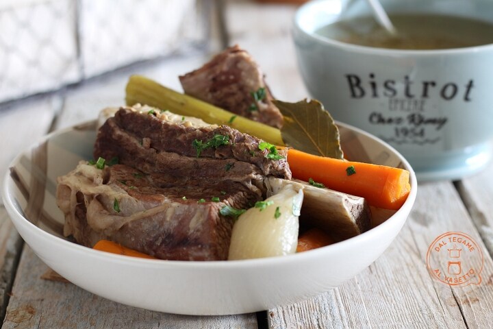 Gekookt vlees in slow cooker