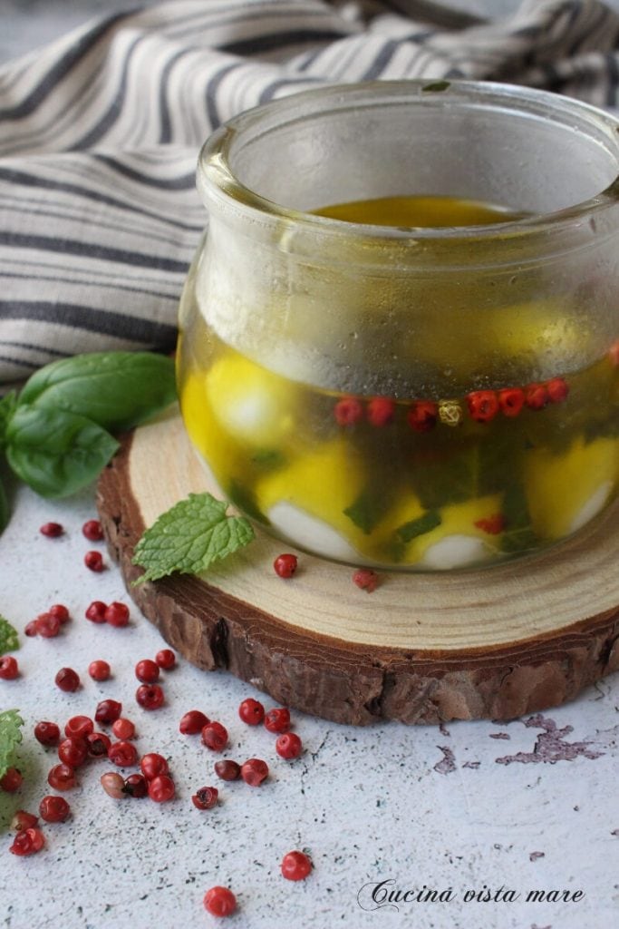 Gemarineerde mozzarellabolletjes Keuken met zeezicht