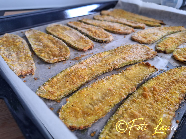 Gepaneerde courgettes uit de oven