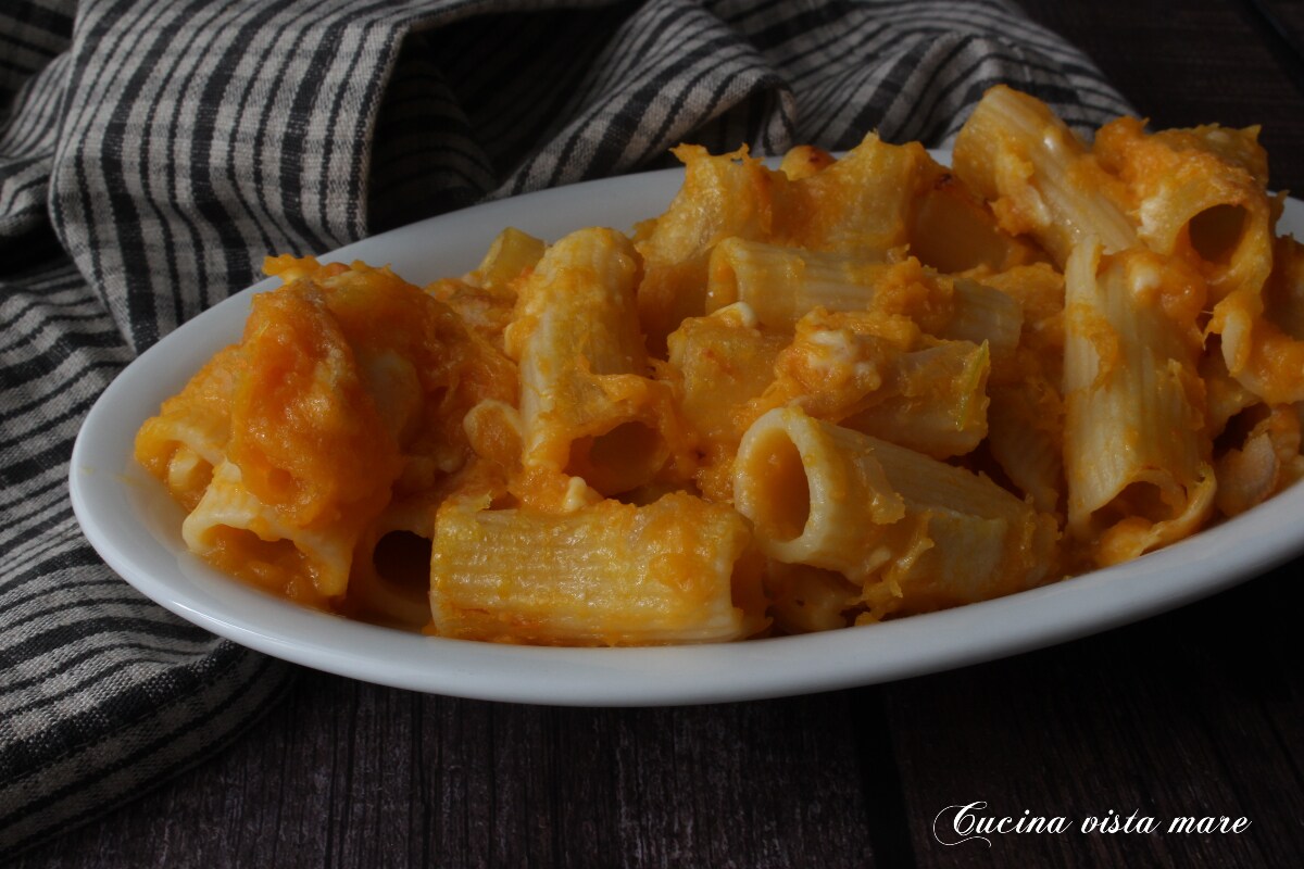 Geroosterde pasta met pompoen en scamorza