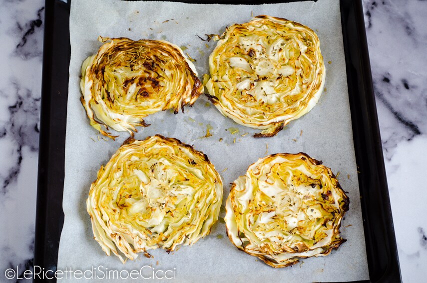 Geroosterde witte kool, heerlijke plantaardige steaks