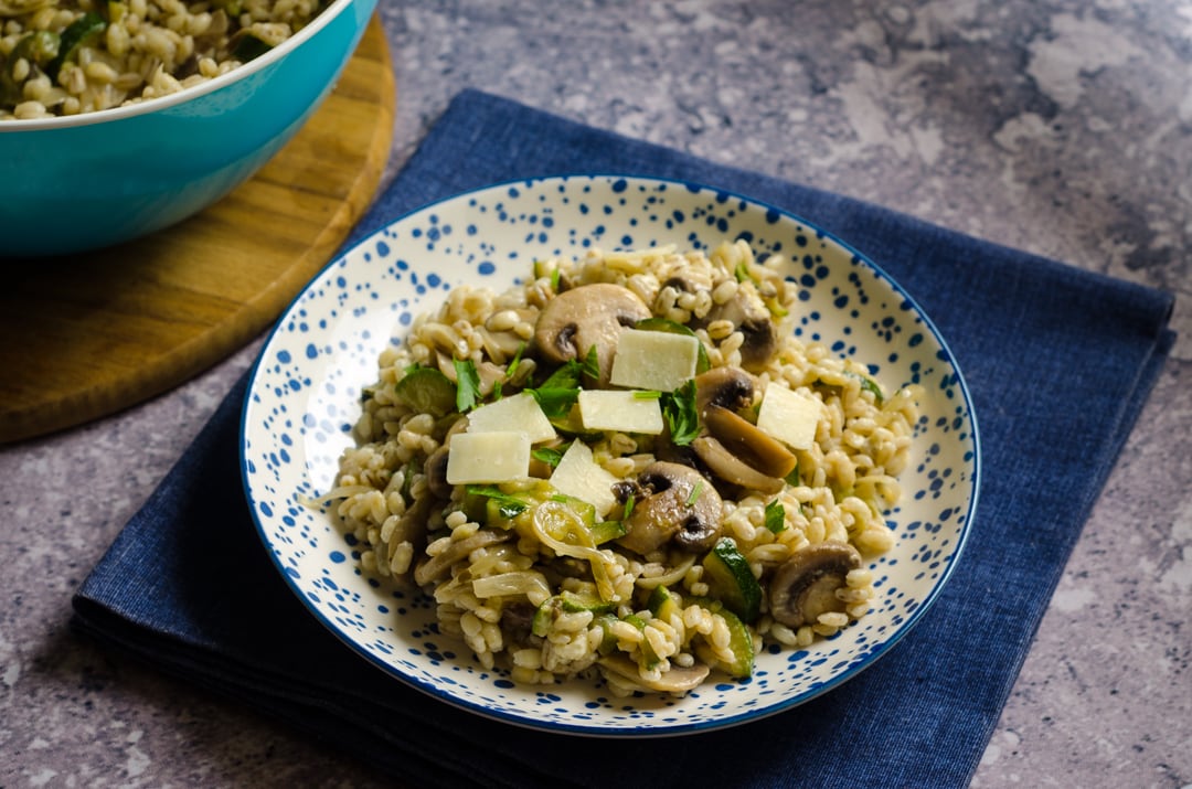 Gerstesalade met courgettes en champignons, vers, gezond en smaakvol!